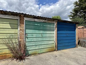 Garage - click for photo gallery
